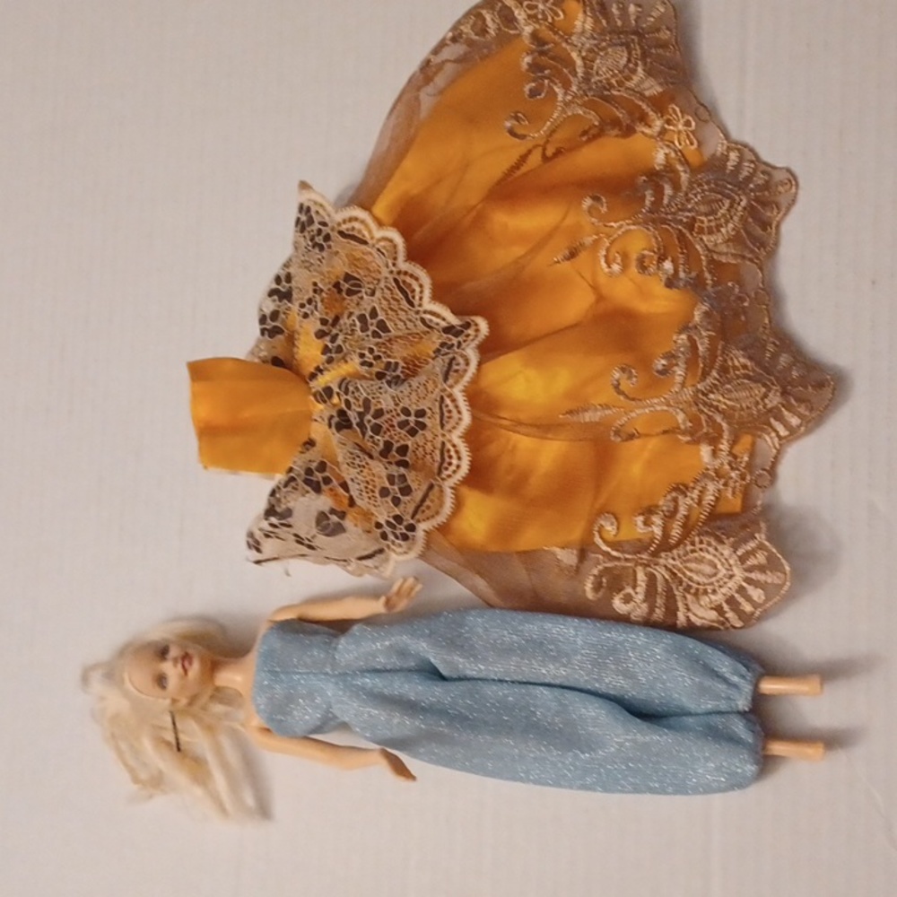 4/$30 Blonde Barbie Doll With 2 Outfits